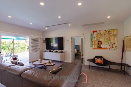LUXURY MODERN POOL VILLA AT BLACK MOUNTAIN GOLF COURSE