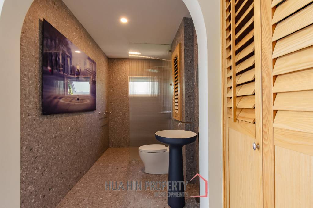 LUXURY MODERN POOL VILLA AT BLACK MOUNTAIN GOLF COURSE