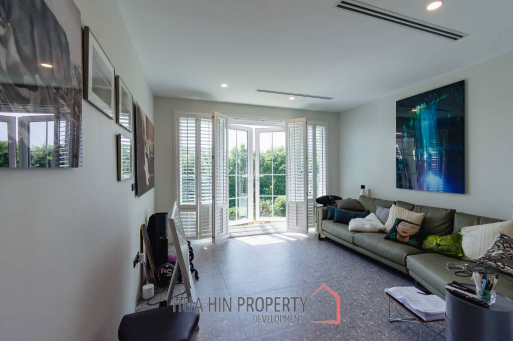 LUXURY MODERN POOL VILLA AT BLACK MOUNTAIN GOLF COURSE