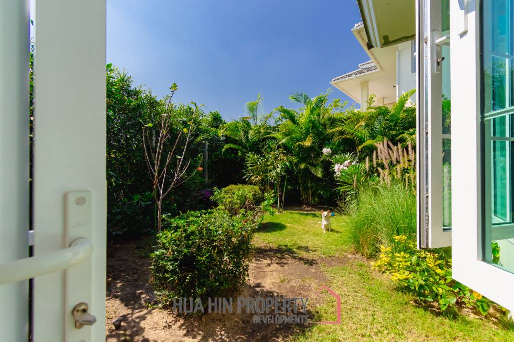 LUXURY MODERN POOL VILLA AT BLACK MOUNTAIN GOLF COURSE