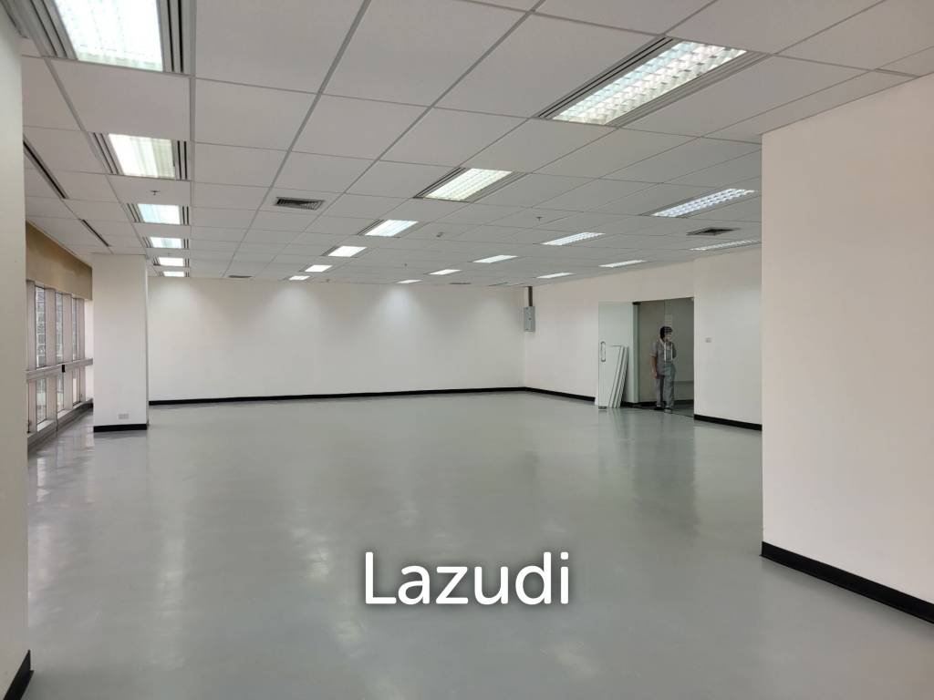 183 sqm Office for Rent at Sermmit Tower Sukhumvit Asoke Bangkok