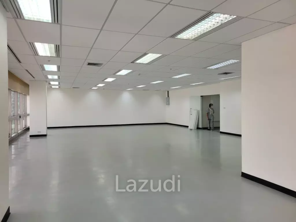 183 sqm Office for Rent at Sermmit Tower Sukhumvit Asoke Bangkok