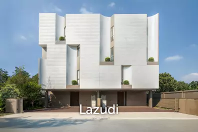 4 Bed 5 Bath Townhouse For Sale in Providence Lane Lasalle
