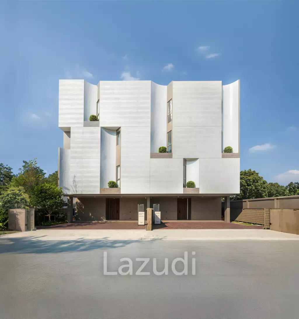 4 Bed 5 Bath Townhouse For Sale in Providence Lane Lasalle