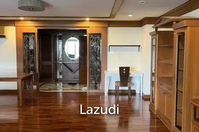 210 sqm condo on 9th floor at D.S. Tower 1 Sukhumvit 33, Khlong Tan Nuea Bangkok