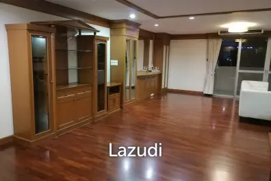 210 sqm condo on 9th floor at D.S. Tower 1 Sukhumvit 33, Khlong Tan Nuea Bangkok