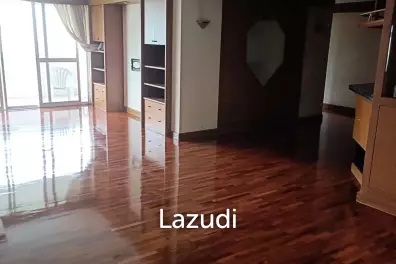 210 sqm condo on 9th floor at D.S. Tower 1 Sukhumvit 33, Khlong Tan Nuea Bangkok
