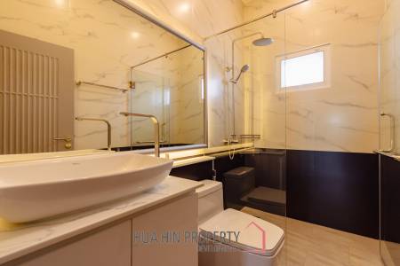 195 sqm pool villa in Thap Tai Hua Hin MeeDee Homes