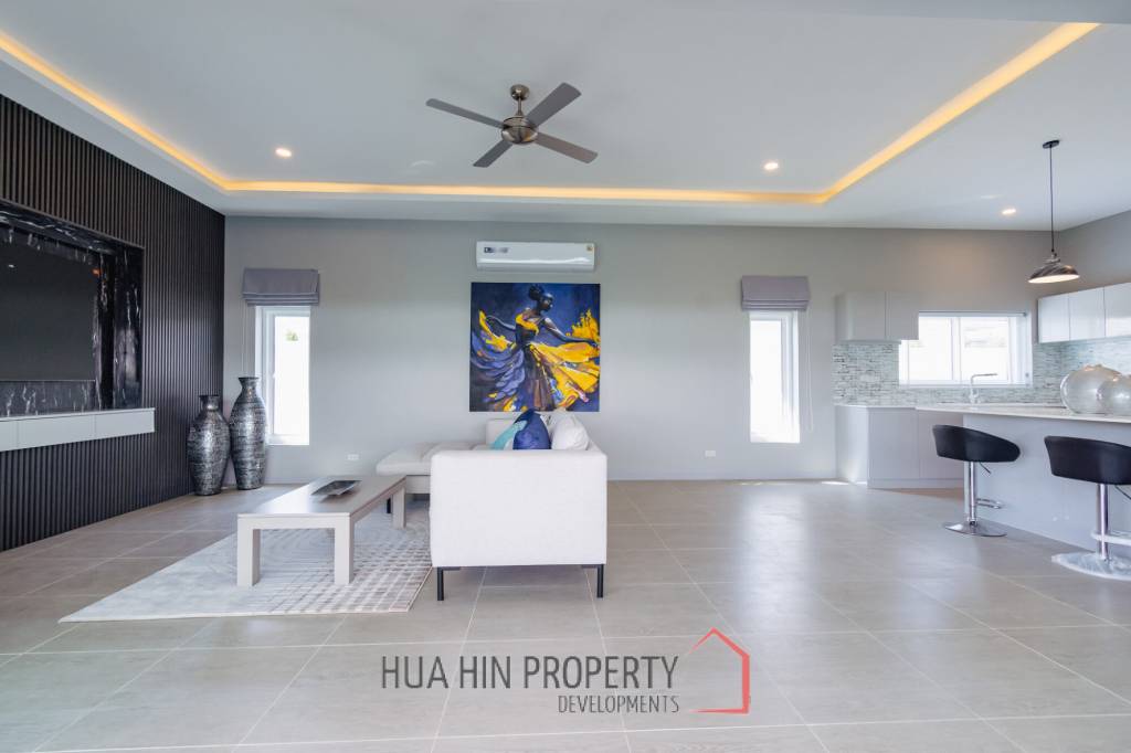 195 sqm pool villa in Thap Tai Hua Hin MeeDee Homes