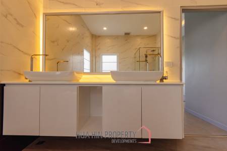 195 sqm pool villa in Thap Tai Hua Hin MeeDee Homes