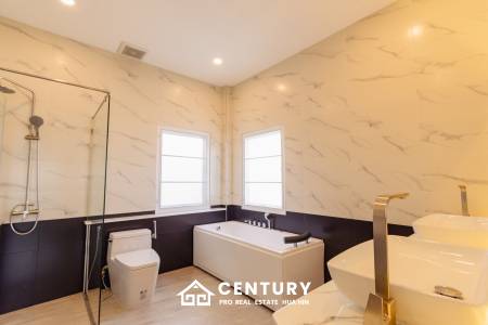 195 sqm pool villa in Thap Tai Hua Hin MeeDee Homes