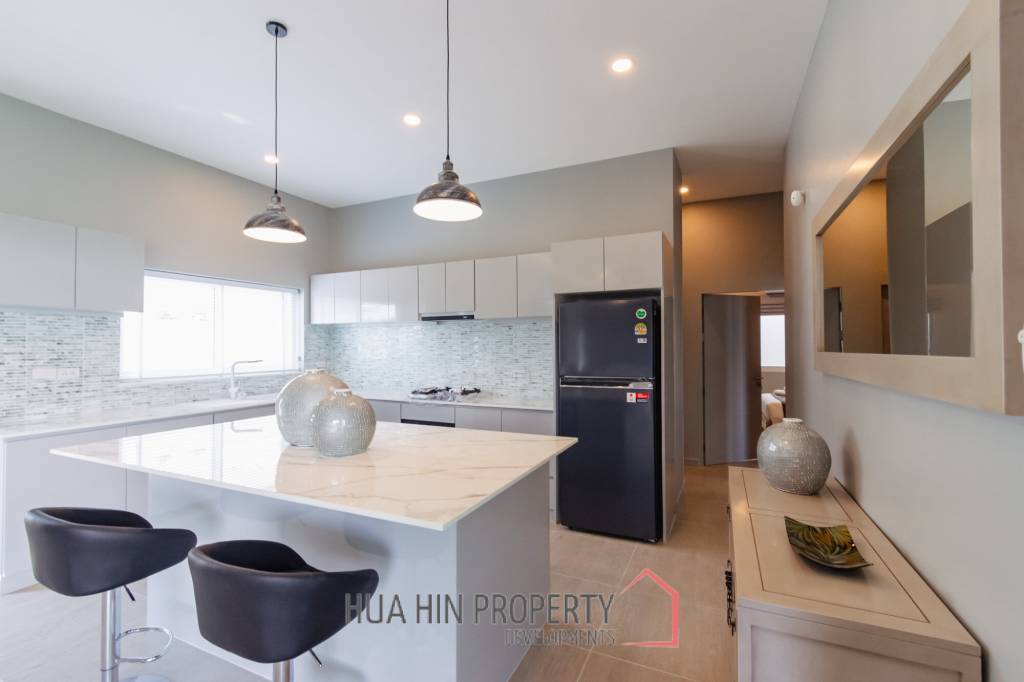 195 sqm pool villa in Thap Tai Hua Hin MeeDee Homes