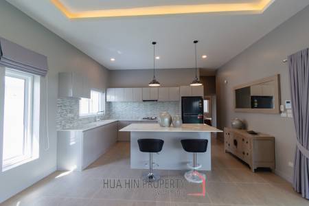 195 sqm pool villa in Thap Tai Hua Hin MeeDee Homes