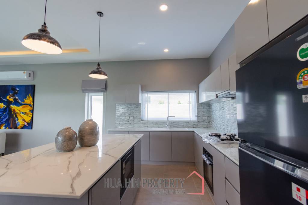 195 sqm pool villa in Thap Tai Hua Hin MeeDee Homes