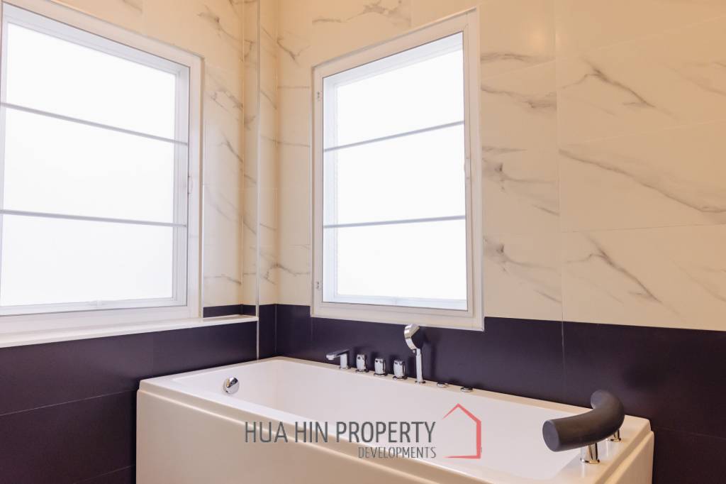 195 sqm pool villa in Thap Tai Hua Hin MeeDee Homes