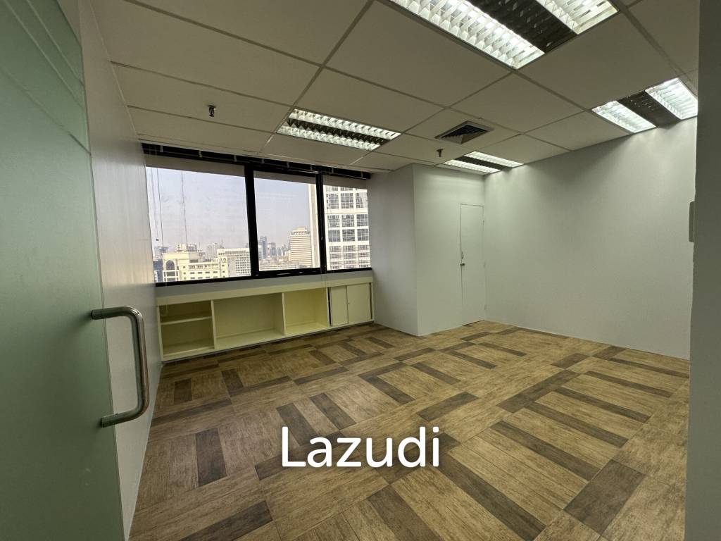 180 sqm office in Charn Issara Tower 1 Close to MRT Silom, BTS,  Bang Rak Bangkok