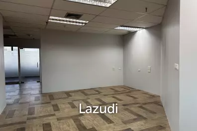 180 sqm office in Charn Issara Tower 1 Close to MRT Silom, BTS,  Bang Rak Bangkok