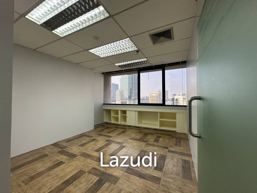 180 sqm office in Charn Issara Tower 1 Close to MRT Silom, BTS,  Bang Rak Bangkok