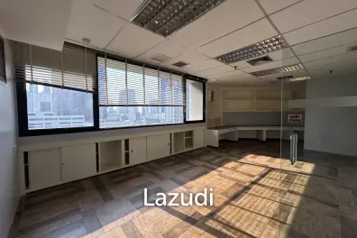180 sqm office in Charn Issara Tower 1 Close to MRT Silom, BTS,  Bang Rak Bangkok