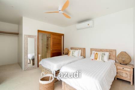 Brand New 3-Bedroom Villa with Infinity Pool – Prime Mae Nam Location