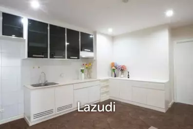 Modern 100 sqm Condo at Chamchuri Square Residence Pathum Wan