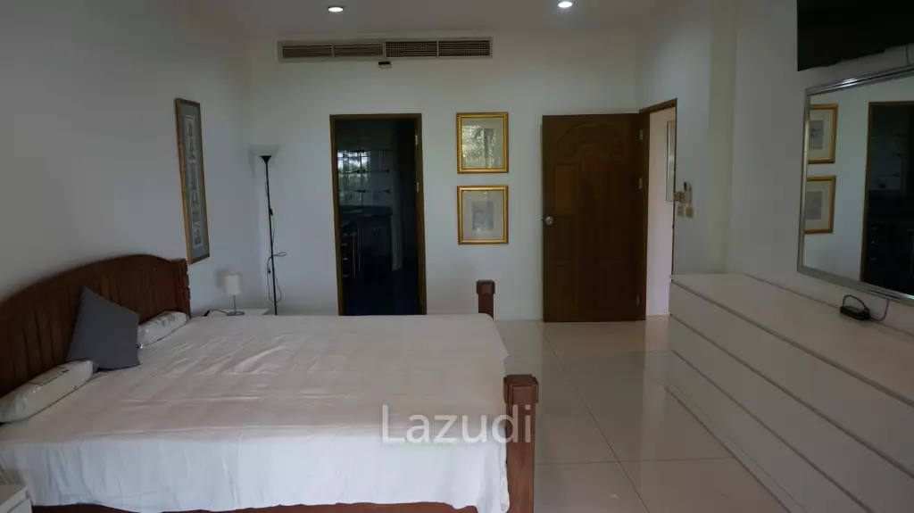 2 Beds 2 Baths 170 SQ.M. Baan Somprasong Condominium