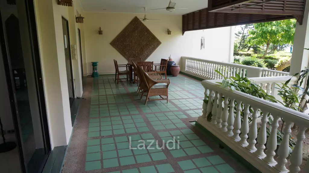 2 Beds 2 Baths 170 SQ.M. Baan Somprasong Condominium