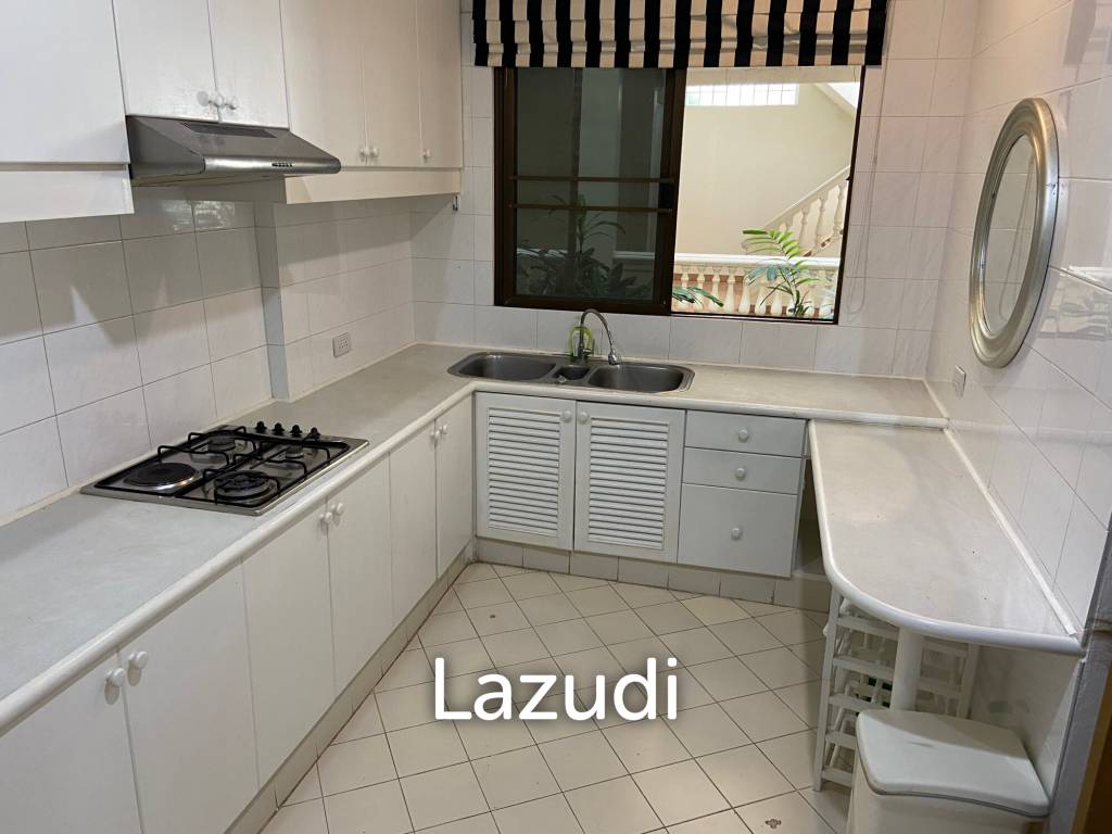 2 Beds 2 Baths 170 SQ.M. Baan Somprasong Condominium