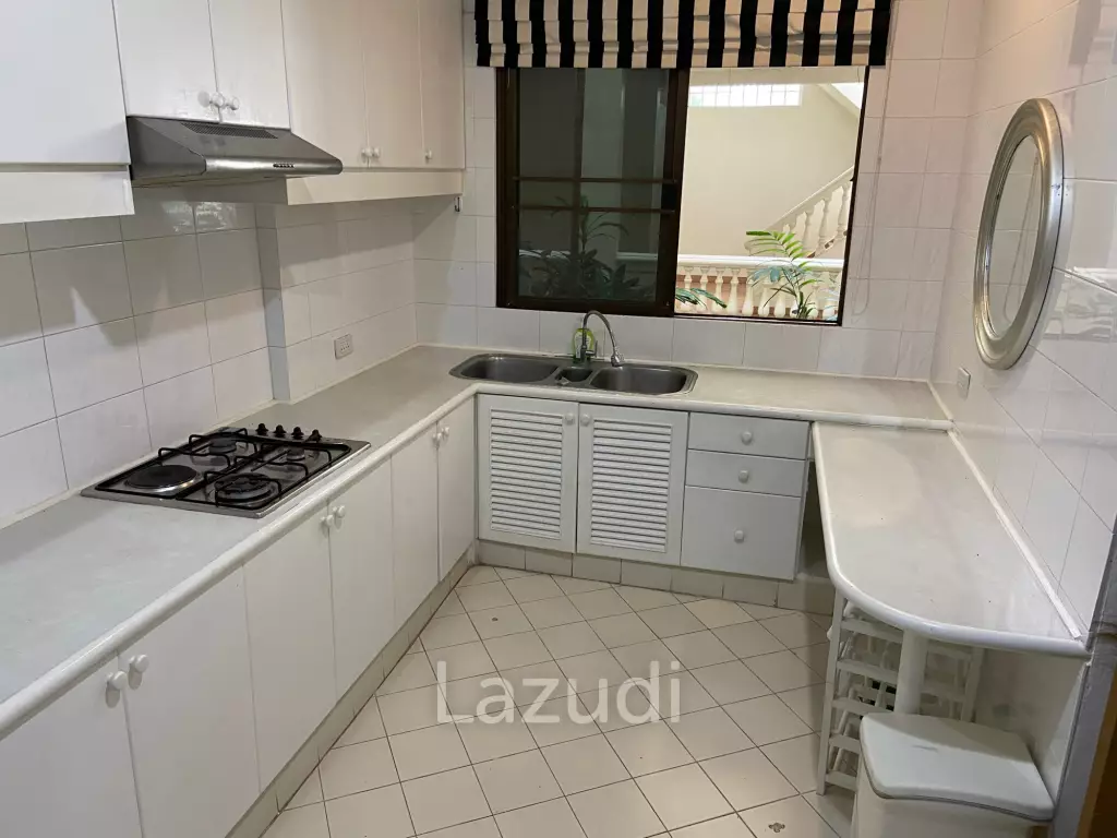 2 Beds 2 Baths 170 SQ.M. Baan Somprasong Condominium