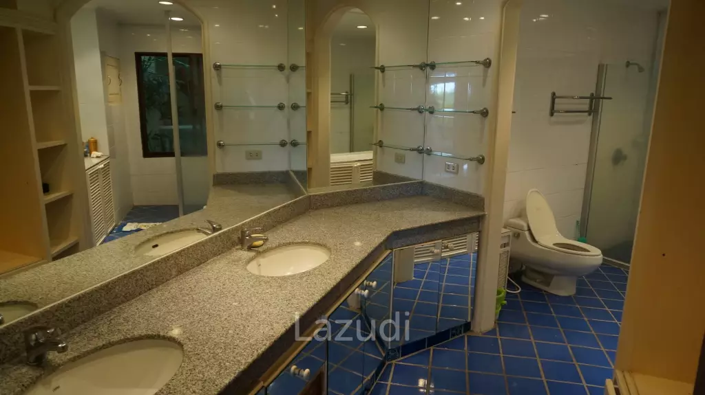 2 Beds 2 Baths 170 SQ.M. Baan Somprasong Condominium