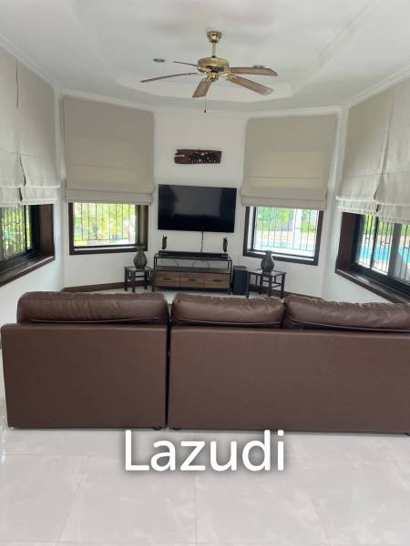 ORCHID VILLA :Newly Renovated 3-bedroom with a private Pool