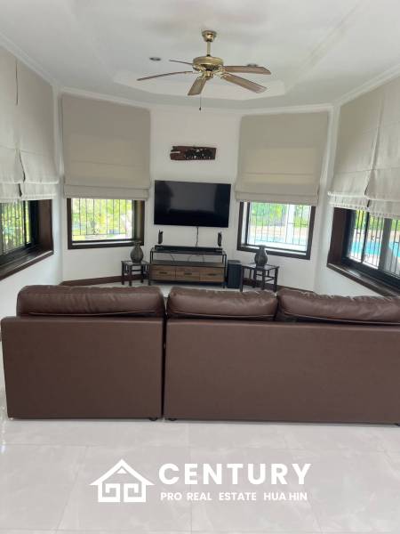 ORCHID VILLA :Newly Renovated 3-bedroom with a private Pool