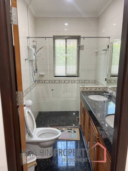 ORCHID VILLA :Newly Renovated 3-bedroom with a private Pool