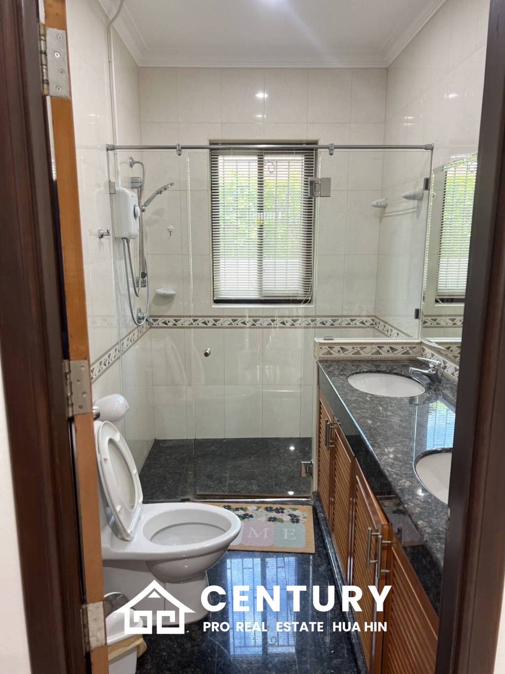 ORCHID VILLA :Newly Renovated 3-bedroom with a private Pool