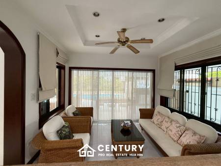ORCHID VILLA :Newly Renovated 3-bedroom with a private Pool