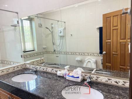 ORCHID VILLA :Newly Renovated 3-bedroom with a private Pool