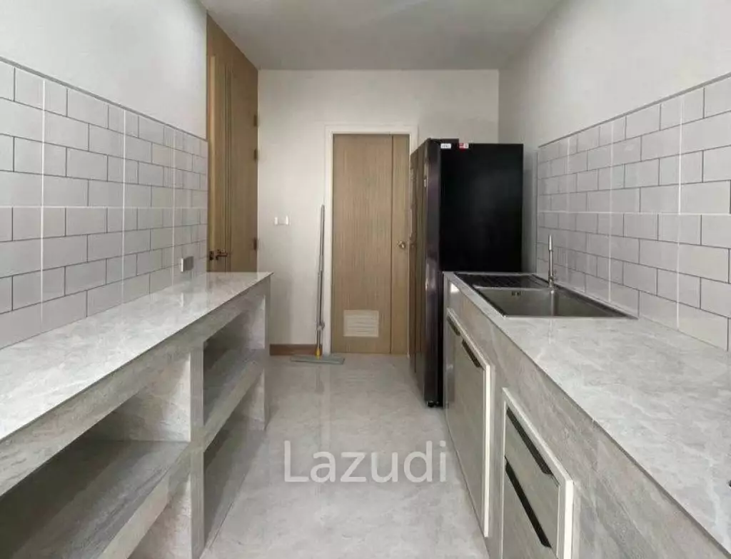 4 Beds 4 Baths 226 SQ.M. The Villas Rachawadee