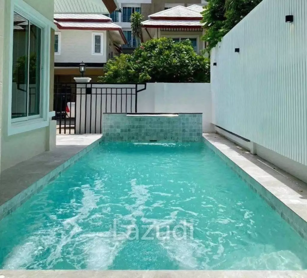 4 Beds 4 Baths 226 SQ.M. The Villas Rachawadee