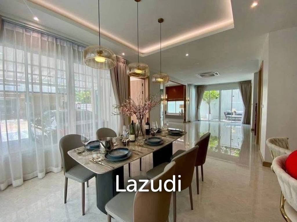 4 Beds 4 Baths 226 SQ.M. The Villas Rachawadee