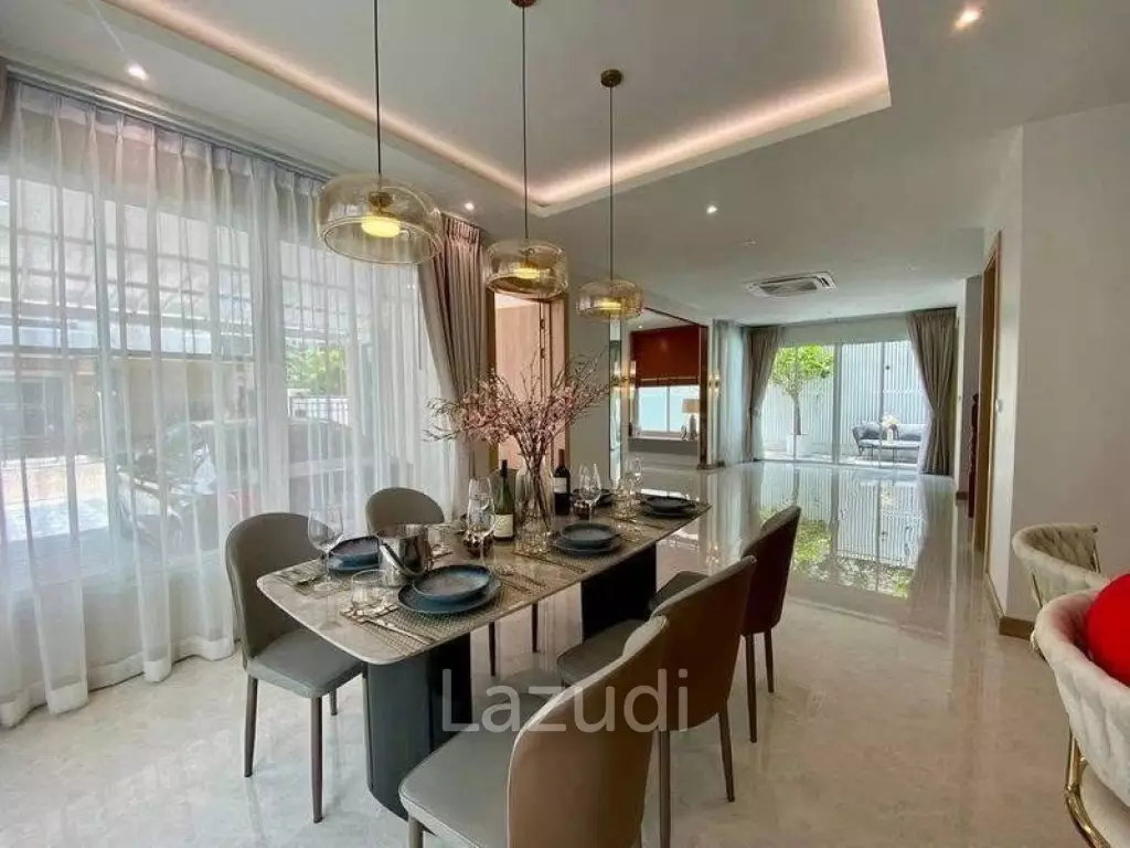 4 Beds 4 Baths 226 SQ.M. The Villas Rachawadee
