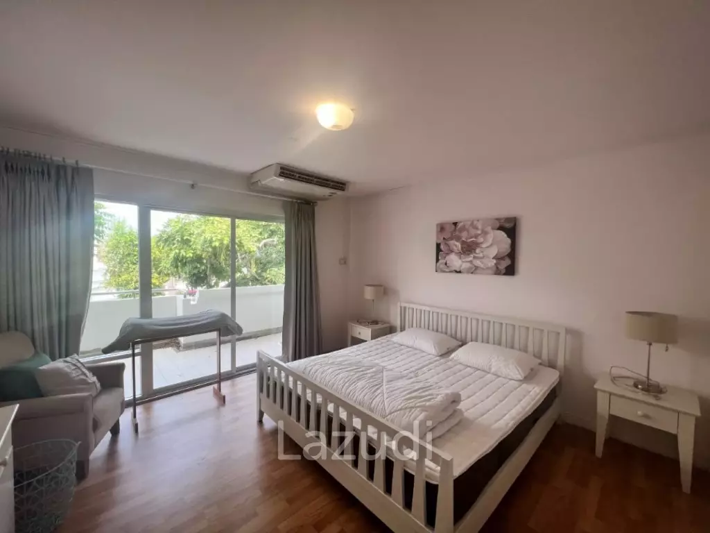 KREDSAI : 2 storey 7 bed freehold beachfront villa