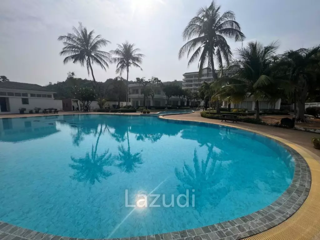 KREDSAI : 2 storey 7 bed freehold beachfront villa