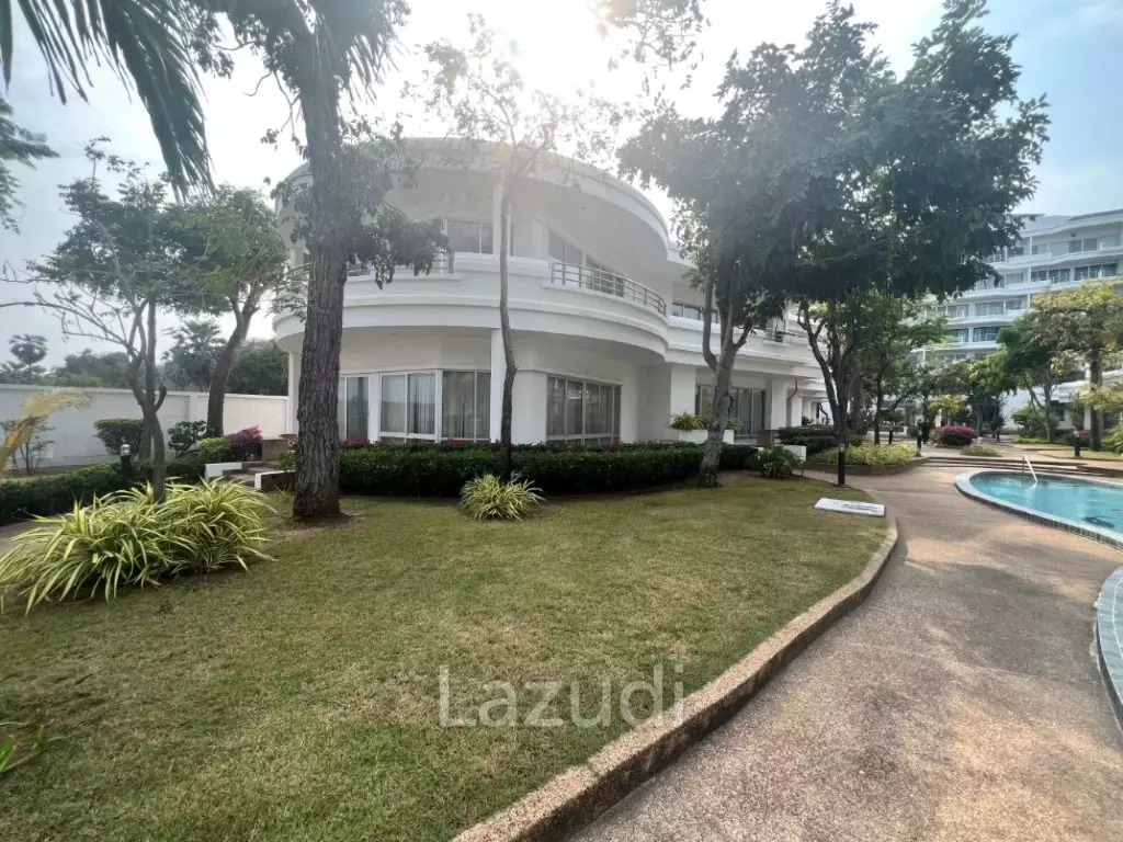 KREDSAI : 2 storey 7 bed freehold beachfront villa