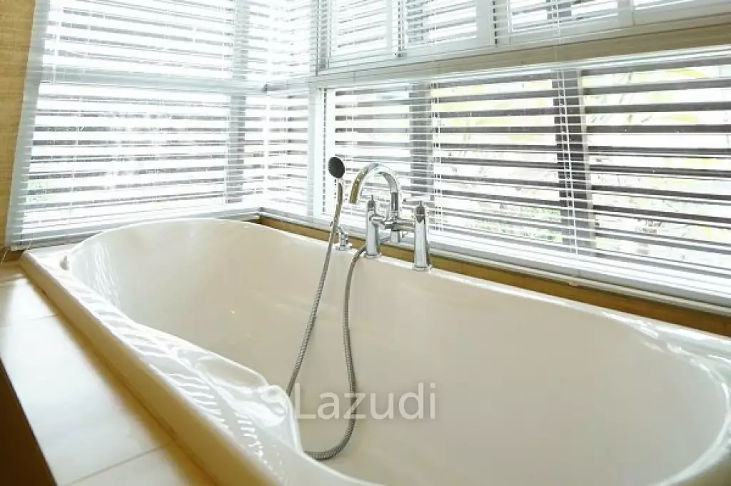 VIMANLAY: Modern 4 Bed Beachfront Pool Villa