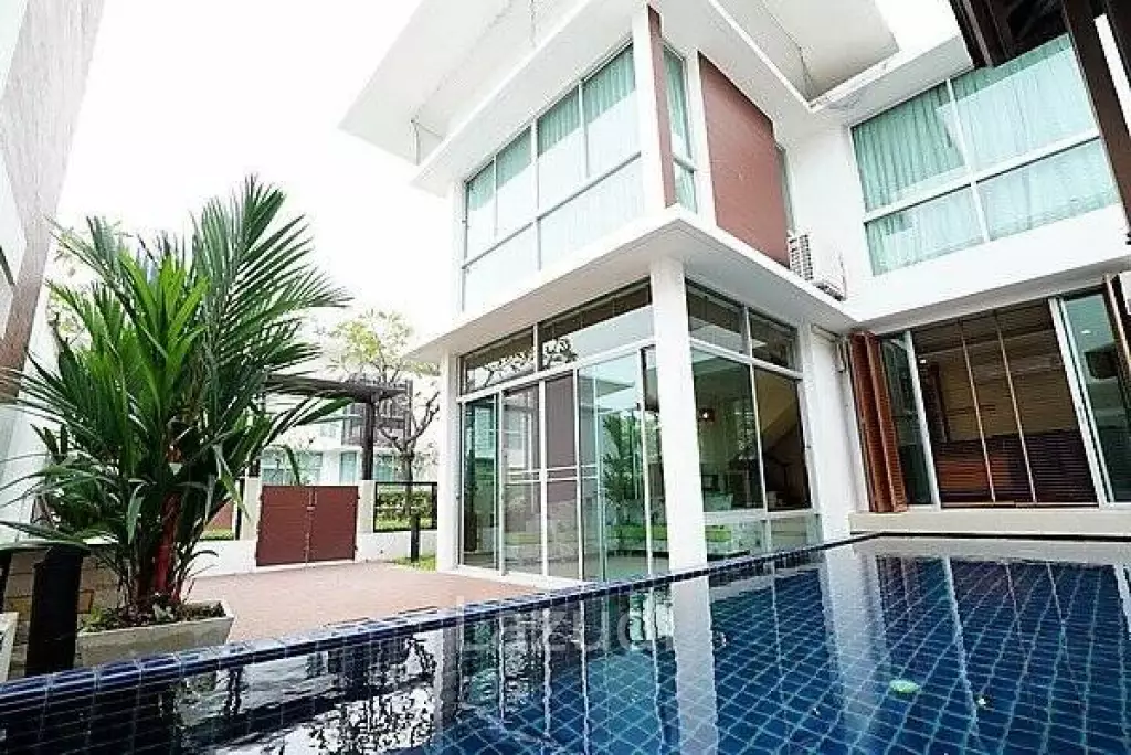VIMANLAY: Modern 4 Bed Beachfront Pool Villa