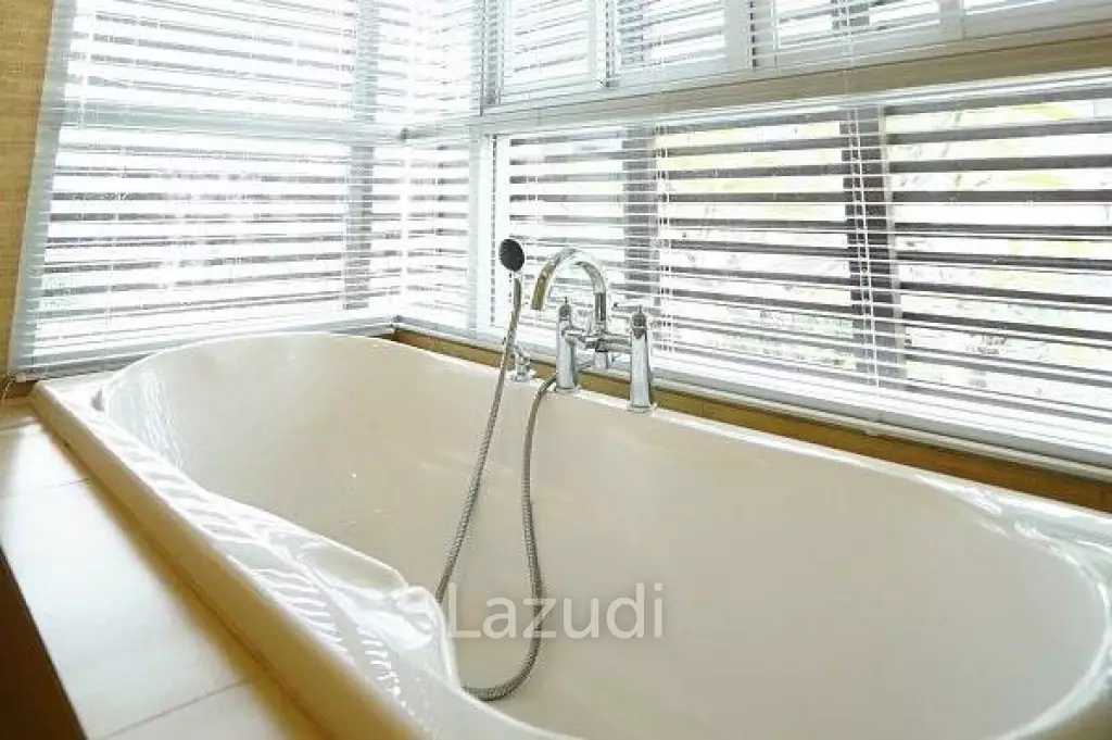 VIMANLAY: Modern 4 Bed Beachfront Pool Villa