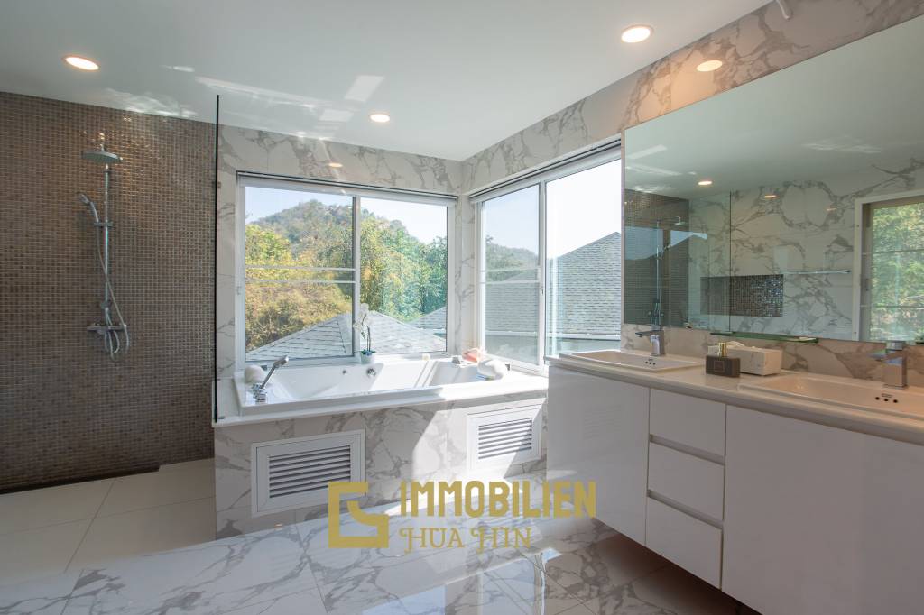 491 qm Wohnfläche / hochwertig Ausgestattet / Bergblick