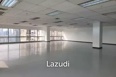 229 sqm Corner Office for Rent at Sermmit Tower Sukhumvit Bangkok