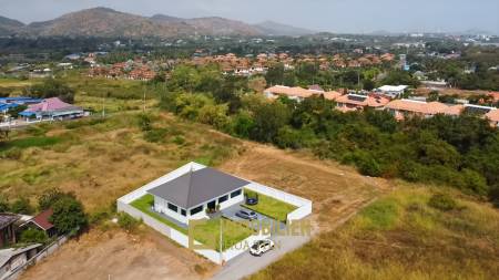 Bergblick / 800 qm Grundstück / voll möbliert