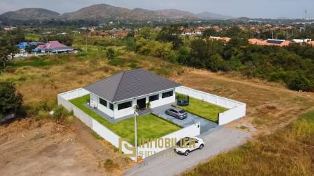 Bergblick / 800 qm Grundstück / voll möbliert